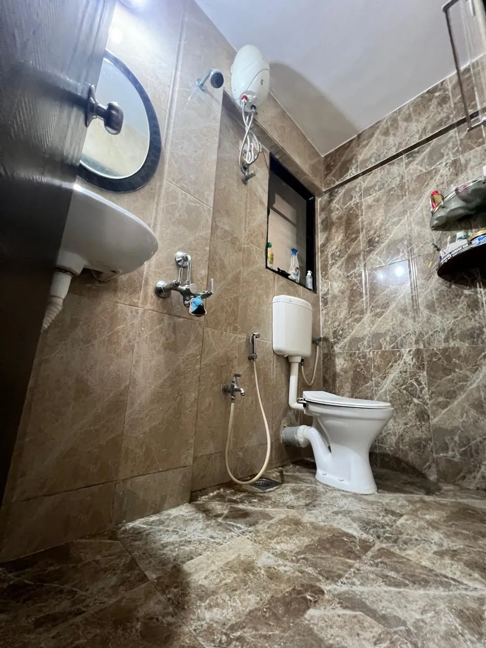 2 BHK Apartment in - Bathroom